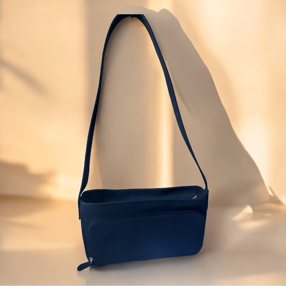 Elegant and casual black Shoulder Bag